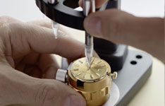 萧邦手表调时后怎么推回去